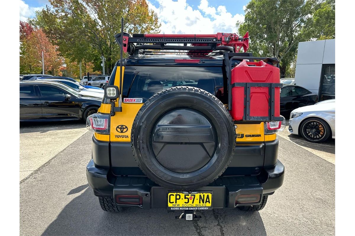 2011 Toyota FJ Cruiser  GSJ15R