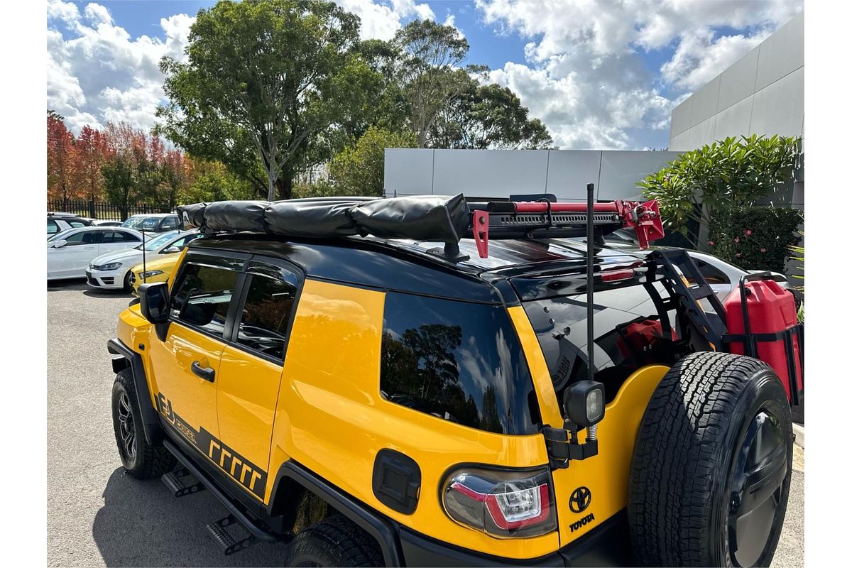 2011 Toyota FJ Cruiser  GSJ15R