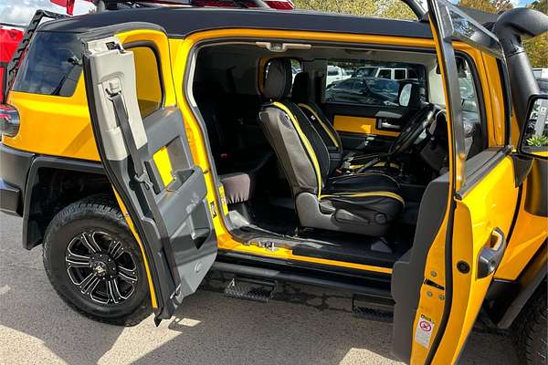 2011 Toyota FJ Cruiser  GSJ15R