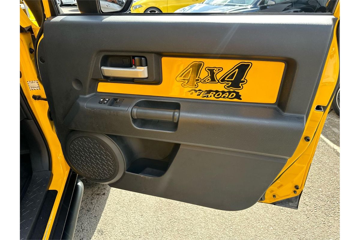 2011 Toyota FJ Cruiser  GSJ15R