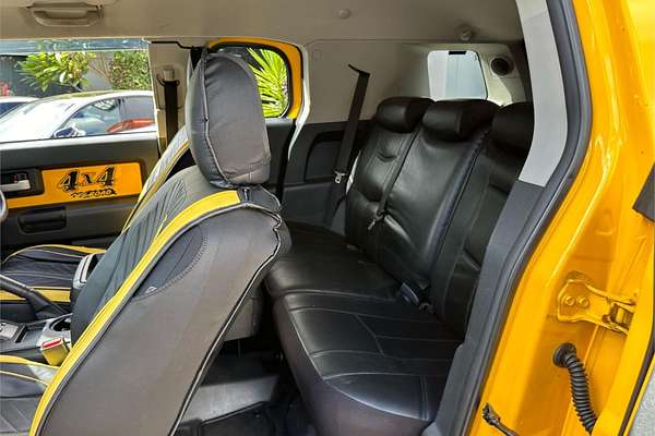 2011 Toyota FJ Cruiser  GSJ15R