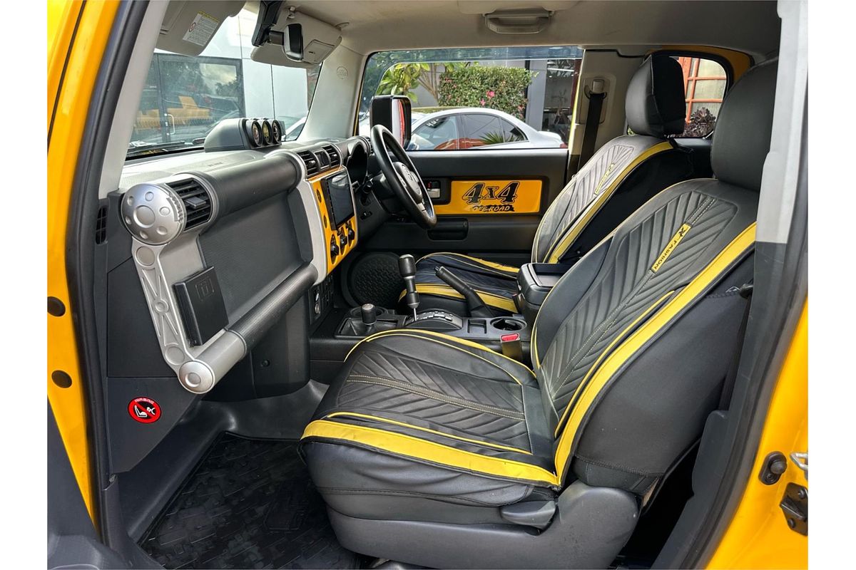 2011 Toyota FJ Cruiser  GSJ15R