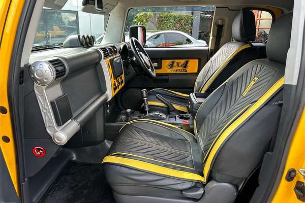 2011 Toyota FJ Cruiser  GSJ15R