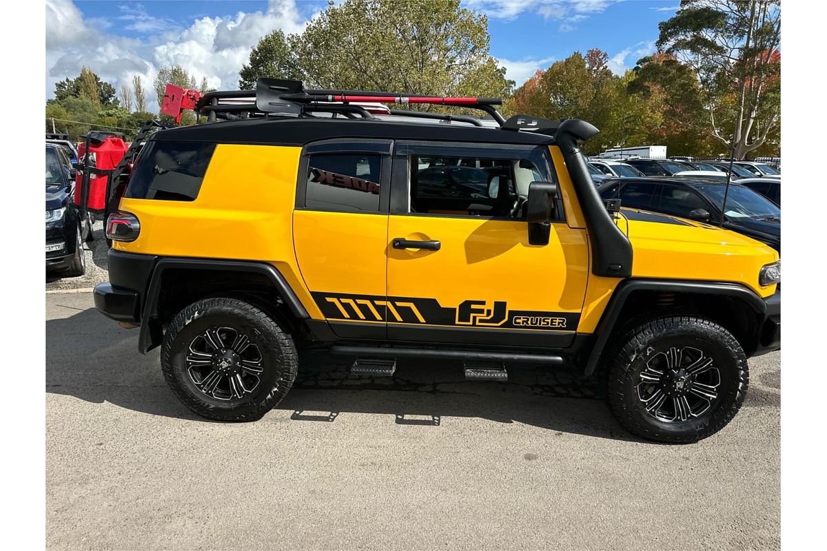 2011 Toyota FJ Cruiser  GSJ15R