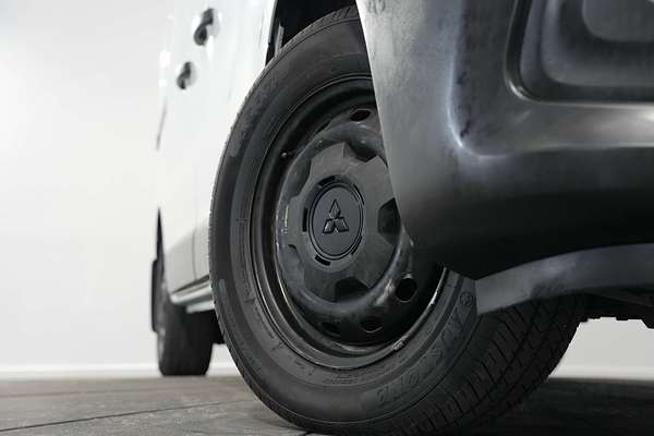 2021 Mitsubishi Express GLX SN SWB