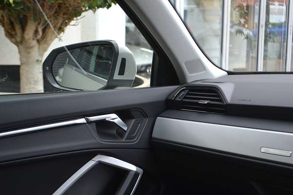 2023 Audi Q3 35 TFSI S line F3