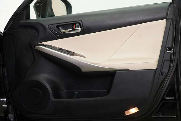 2015 Lexus IS IS300h Luxury AVE30R