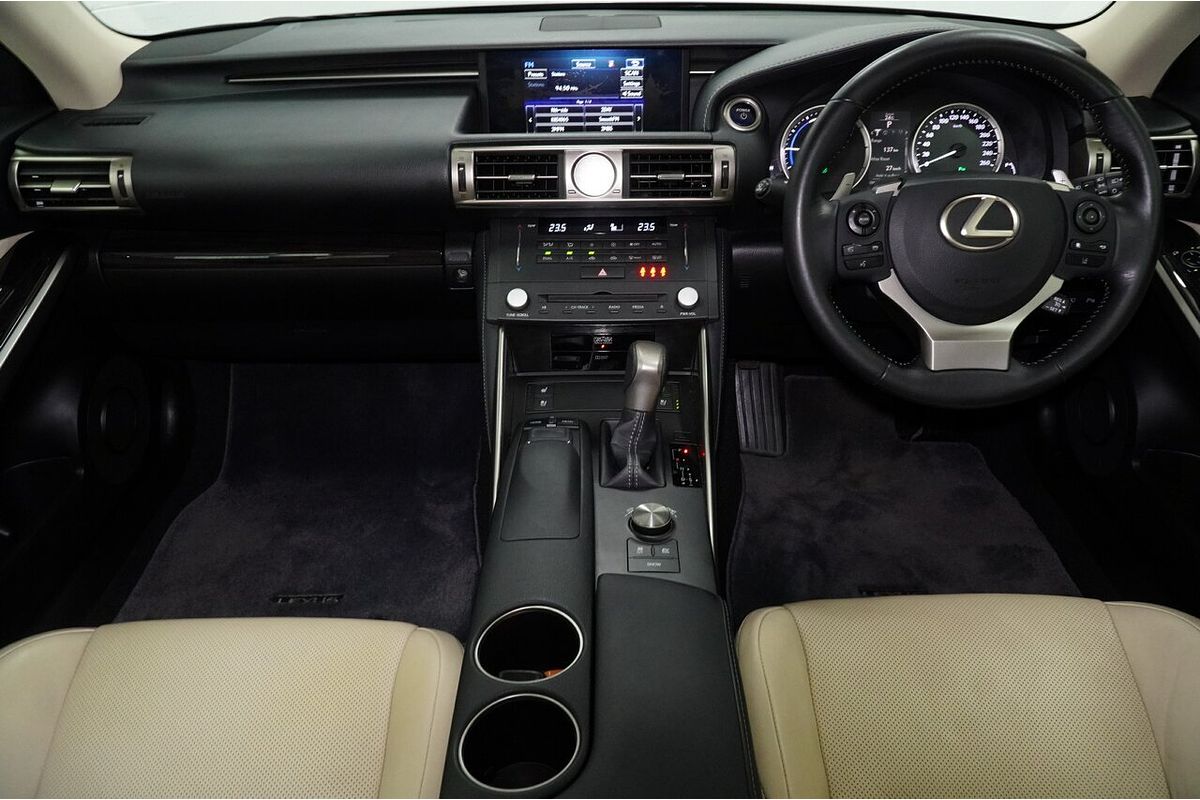 2015 Lexus IS IS300h Luxury AVE30R