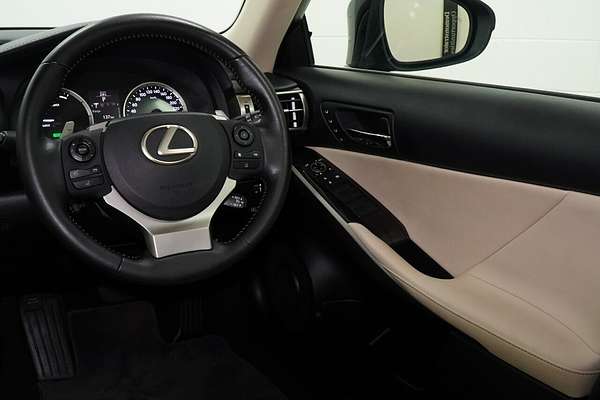 2015 Lexus IS IS300h Luxury AVE30R