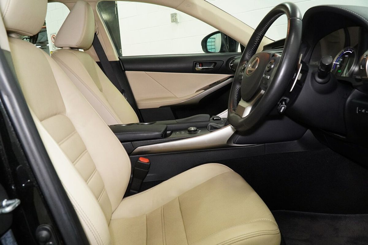 2015 Lexus IS IS300h Luxury AVE30R