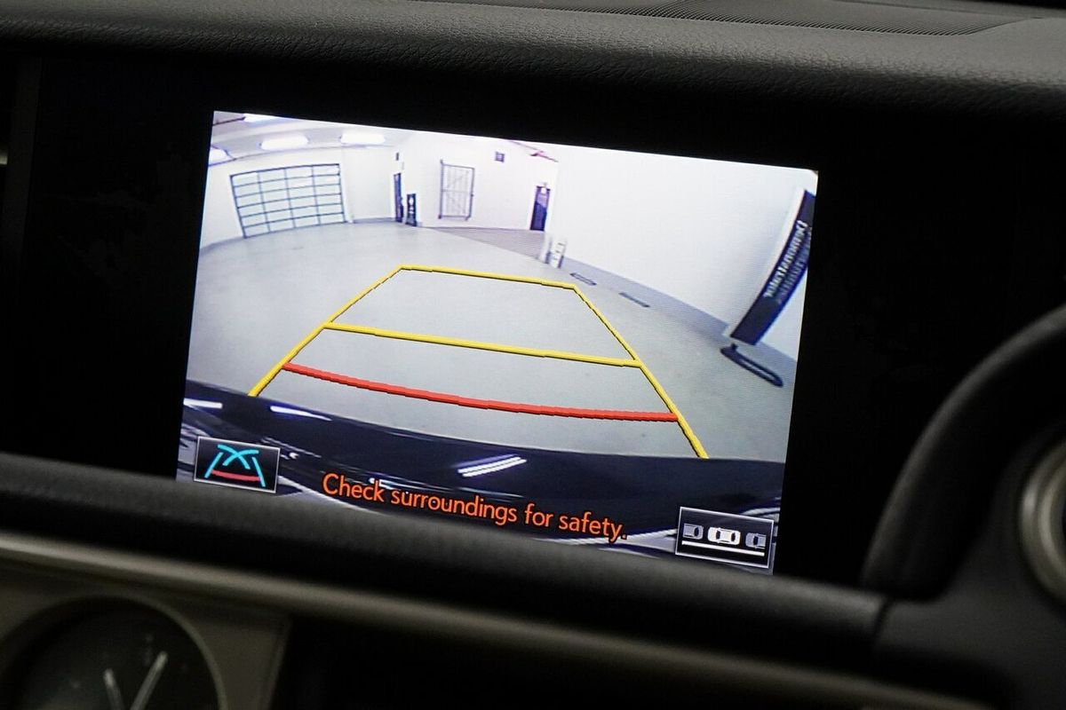 2015 Lexus IS IS300h Luxury AVE30R