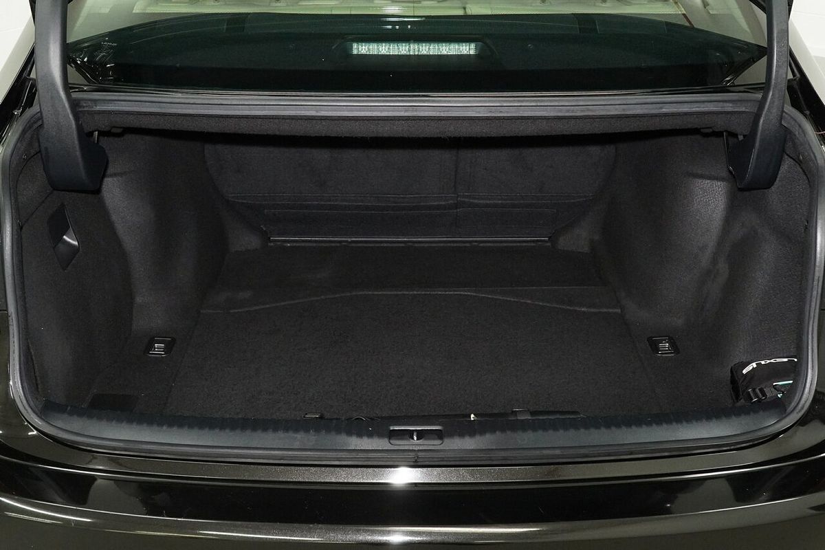 2015 Lexus IS IS300h Luxury AVE30R