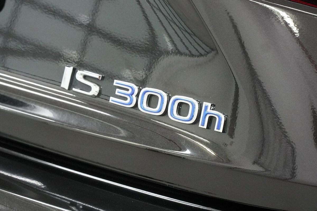 2015 Lexus IS IS300h Luxury AVE30R