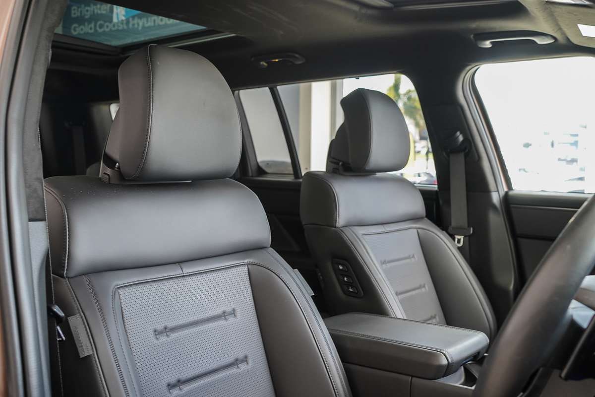 2025 Hyundai Santa Fe Calligraphy MX5.V1