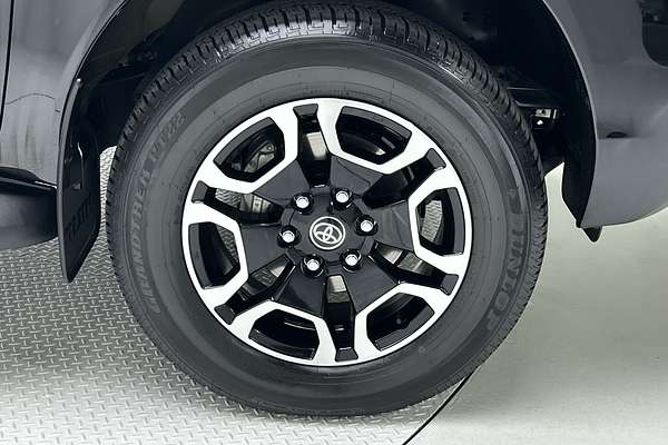 2025 Toyota Hilux SR5 48V GUN126R 4X4