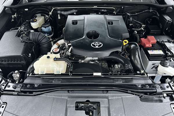 2025 Toyota Hilux SR5 48V GUN126R 4X4