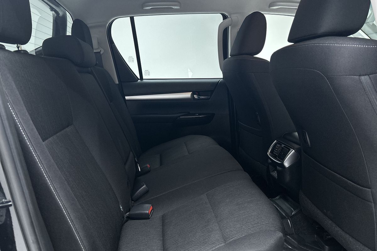 2025 Toyota Hilux SR5 48V GUN126R 4X4