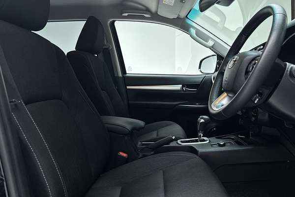 2025 Toyota Hilux SR5 48V GUN126R 4X4