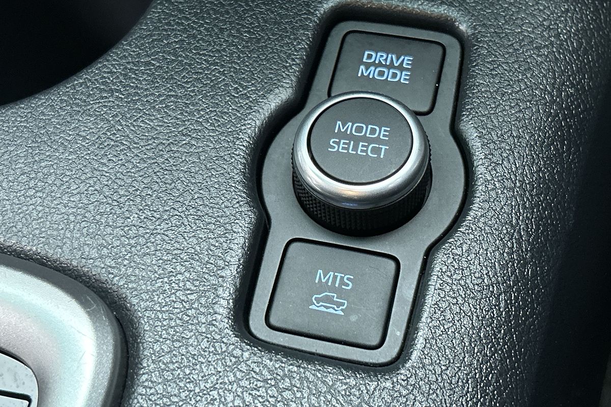 2025 Toyota Hilux SR5 48V GUN126R 4X4