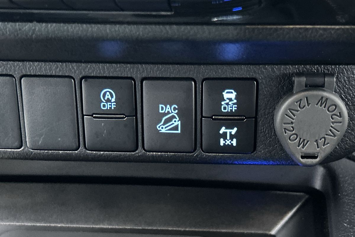 2025 Toyota Hilux SR5 48V GUN126R 4X4