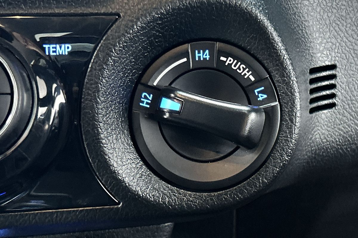 2025 Toyota Hilux SR5 48V GUN126R 4X4