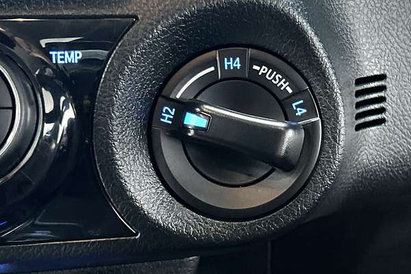 2025 Toyota Hilux SR5 48V GUN126R 4X4