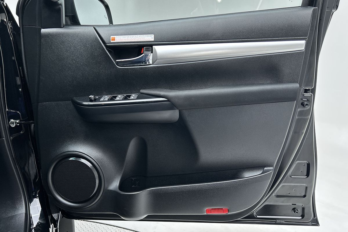 2025 Toyota Hilux SR5 48V GUN126R 4X4