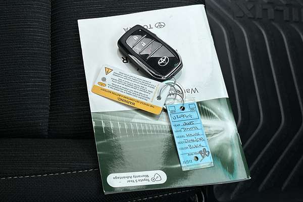 2025 Toyota Hilux SR5 48V GUN126R 4X4