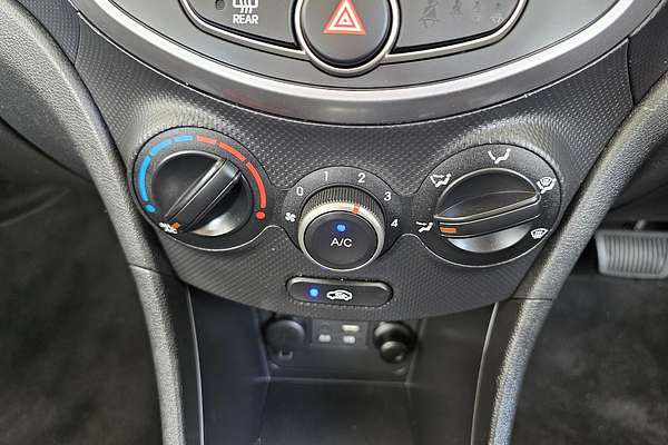 2014 Hyundai Accent Active RB2