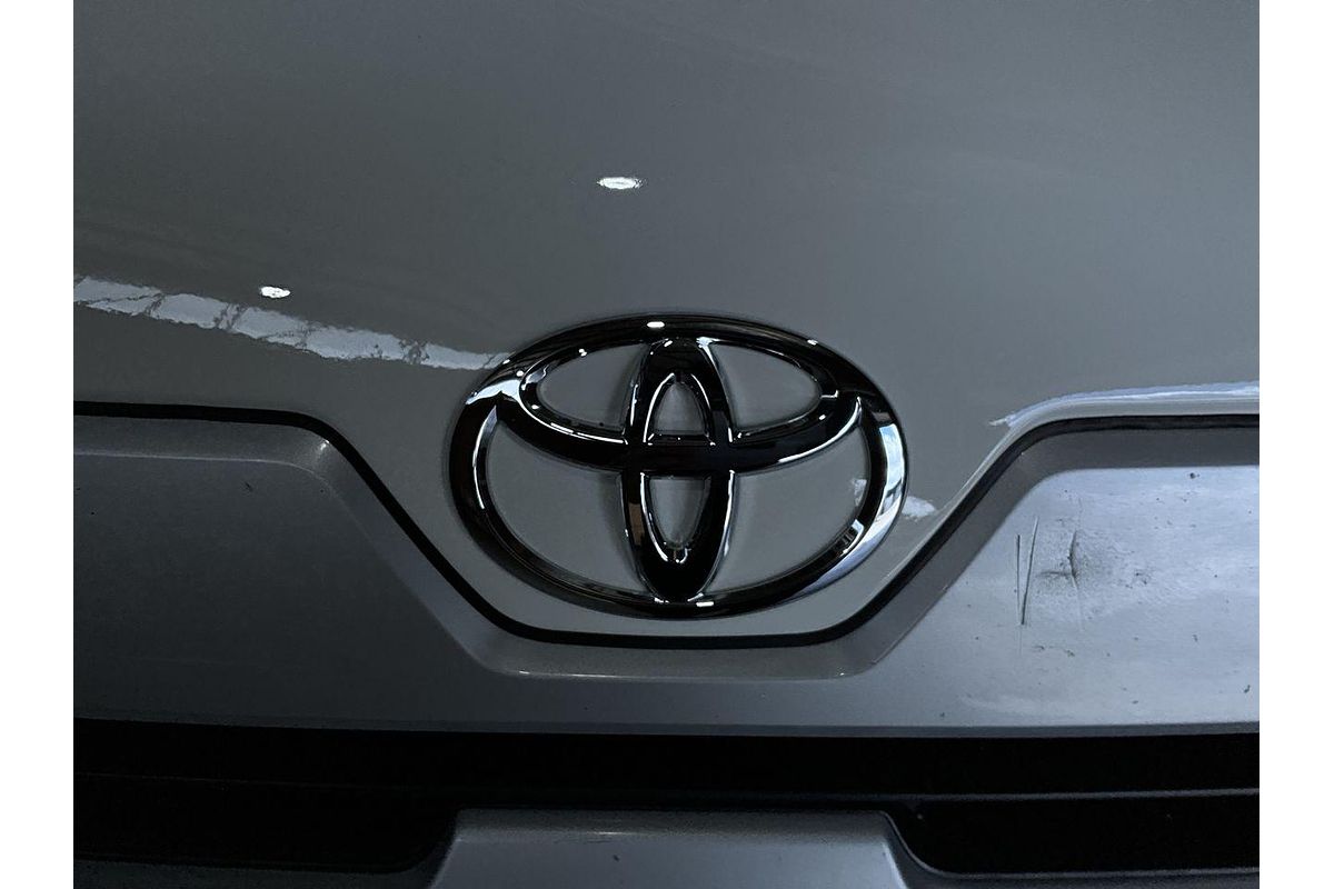 2022 Toyota Hiace Commuter GDH322R ELWB High Roof