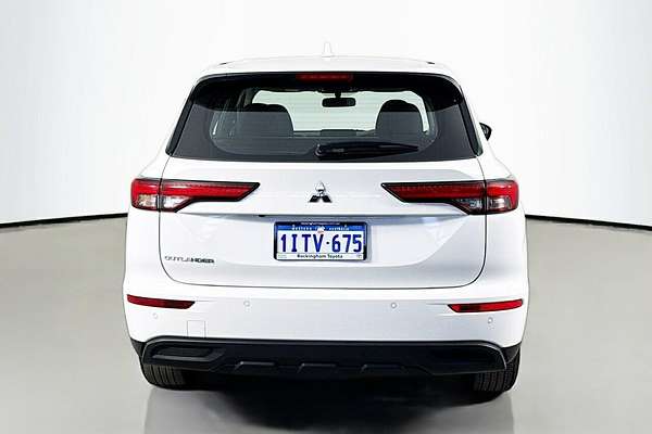 2024 Mitsubishi Outlander ES ZM