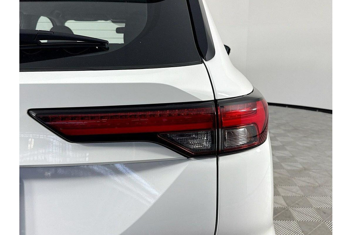 2024 Mitsubishi Outlander ES ZM