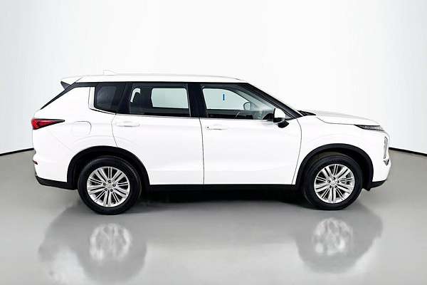 2024 Mitsubishi Outlander ES ZM