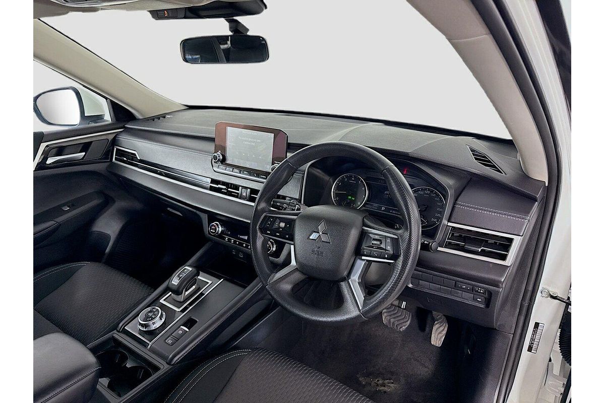 2024 Mitsubishi Outlander ES ZM