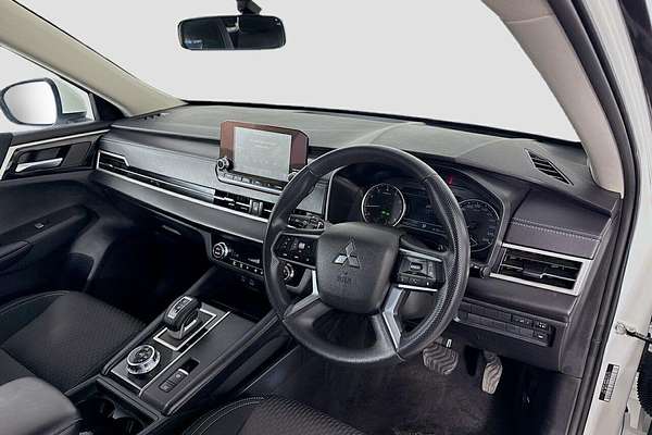 2024 Mitsubishi Outlander ES ZM