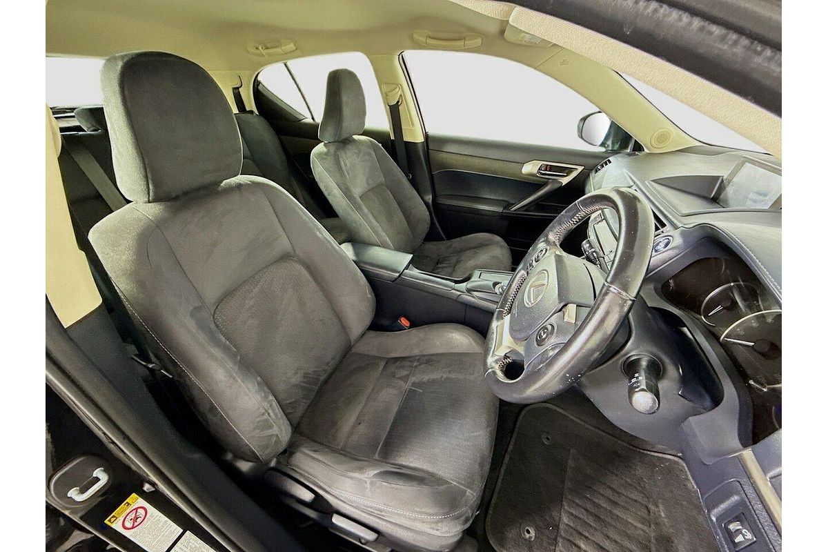 2017 Lexus CT CT200h Luxury ZWA10R