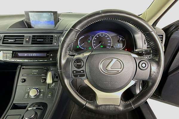 2017 Lexus CT CT200h Luxury ZWA10R