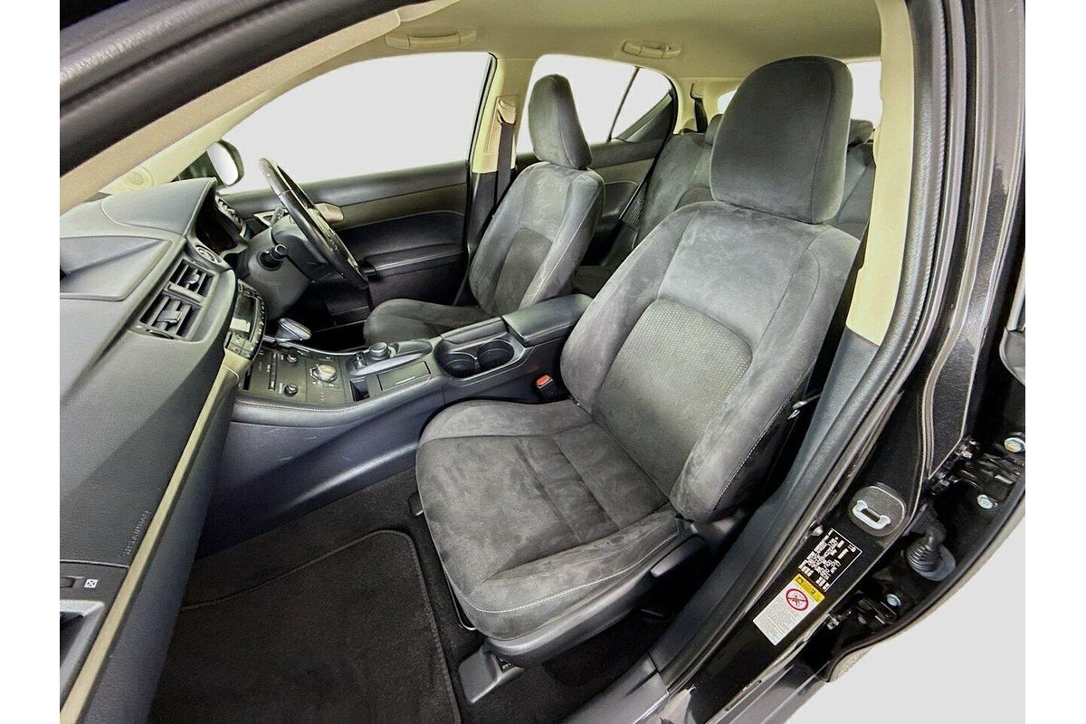 2017 Lexus CT CT200h Luxury ZWA10R