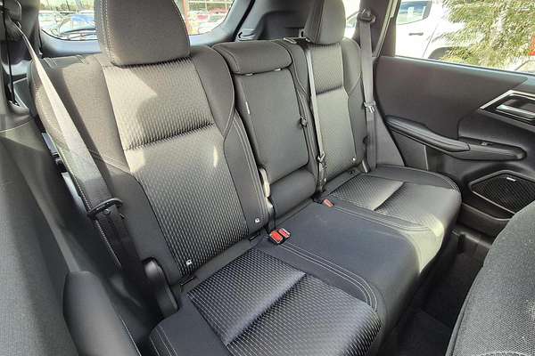 2025 Mitsubishi Outlander ES ZM