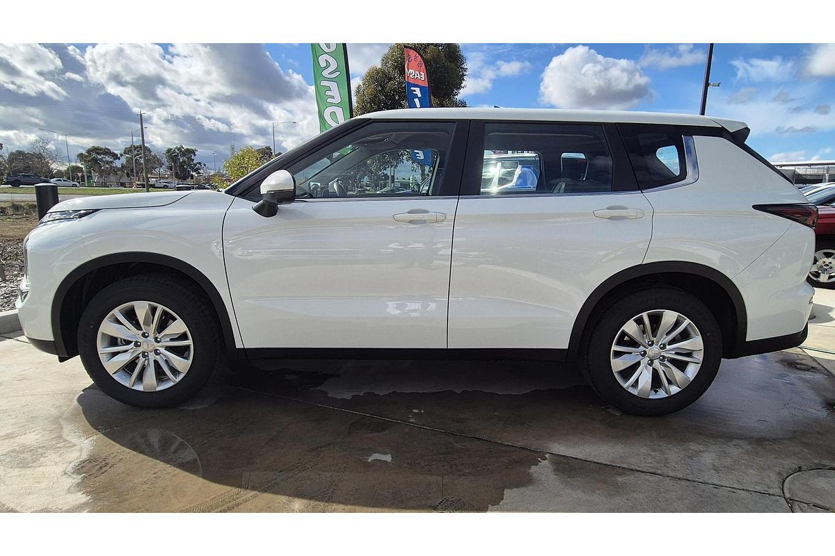 2025 Mitsubishi Outlander ES ZM