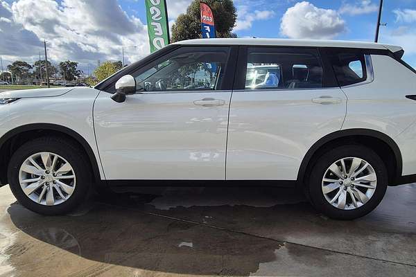 2025 Mitsubishi Outlander ES ZM