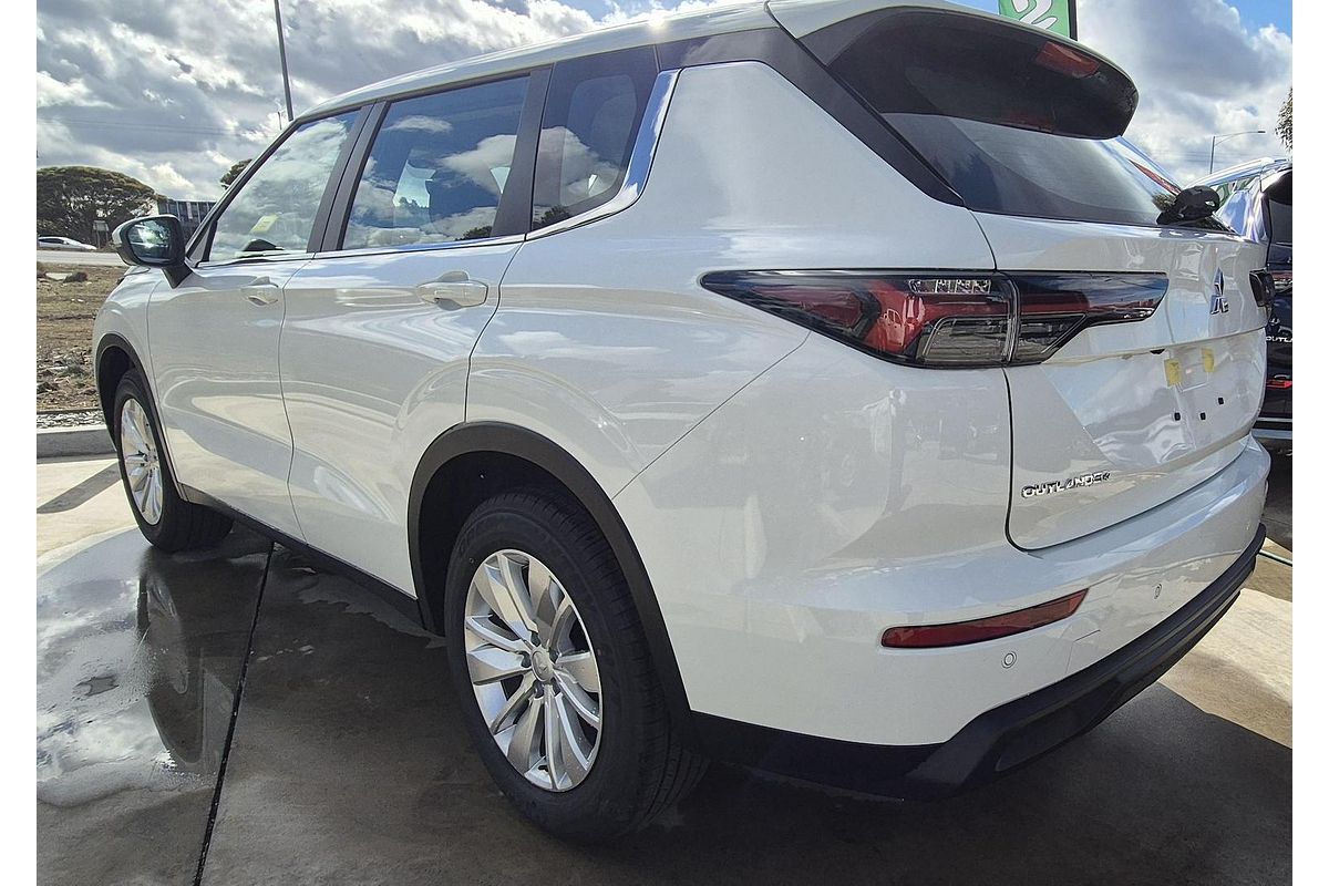 2025 Mitsubishi Outlander ES ZM