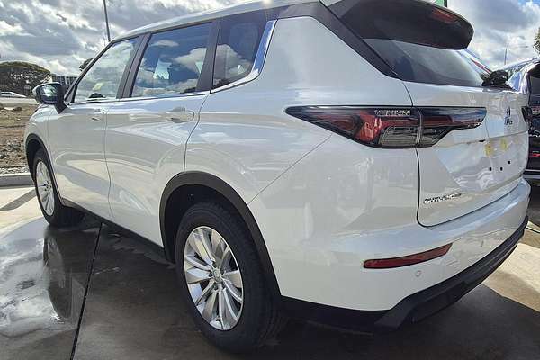 2025 Mitsubishi Outlander ES ZM