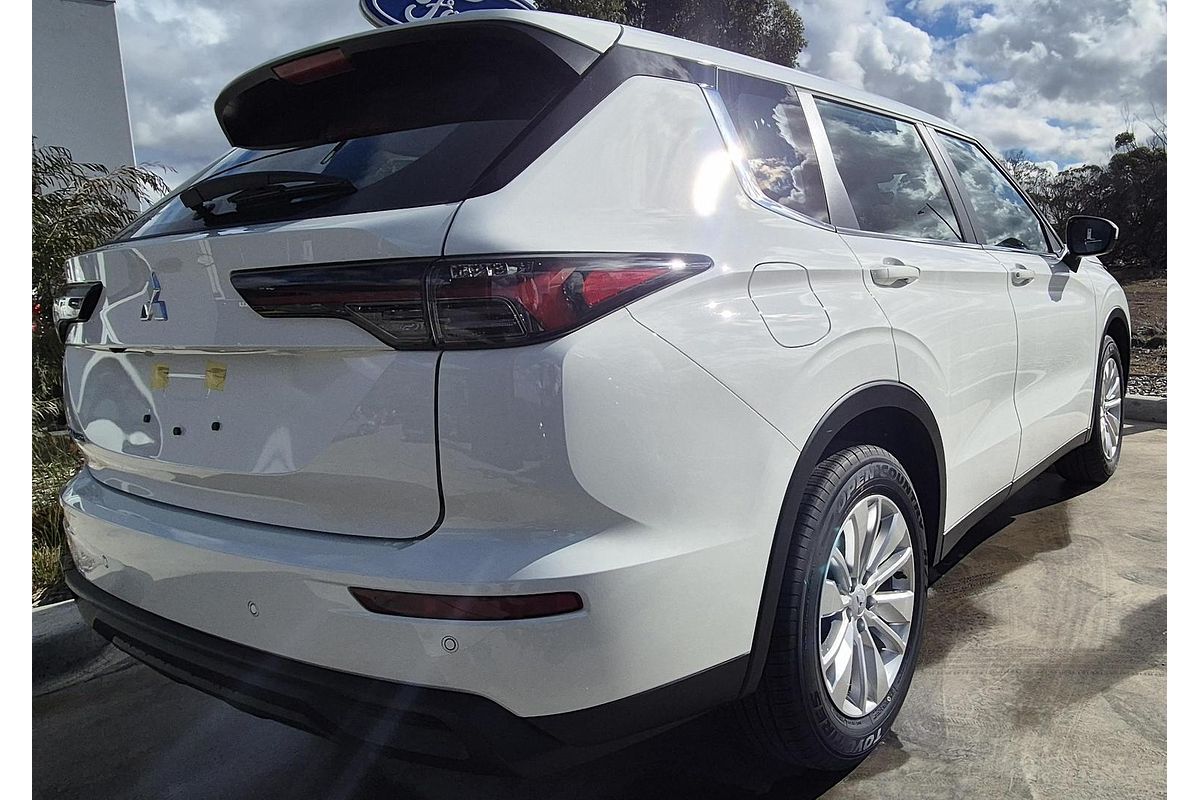 2025 Mitsubishi Outlander ES ZM