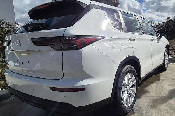 2025 Mitsubishi Outlander ES ZM