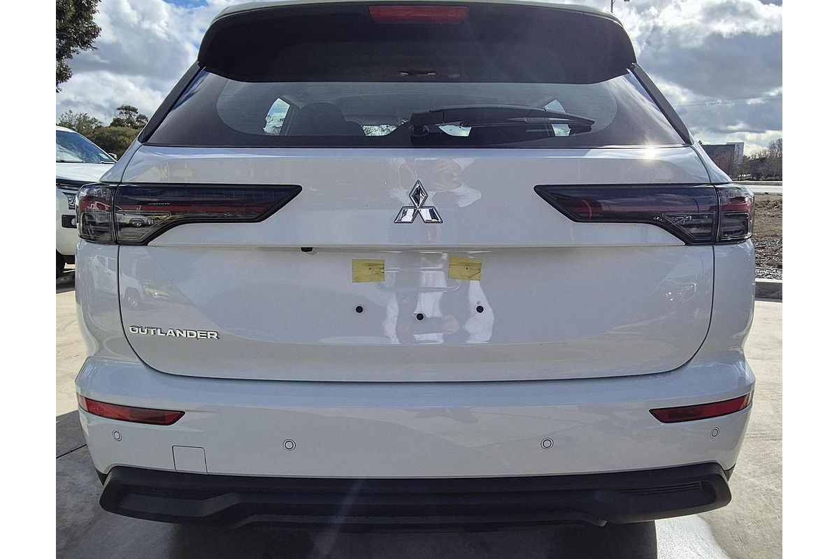 2025 Mitsubishi Outlander ES ZM