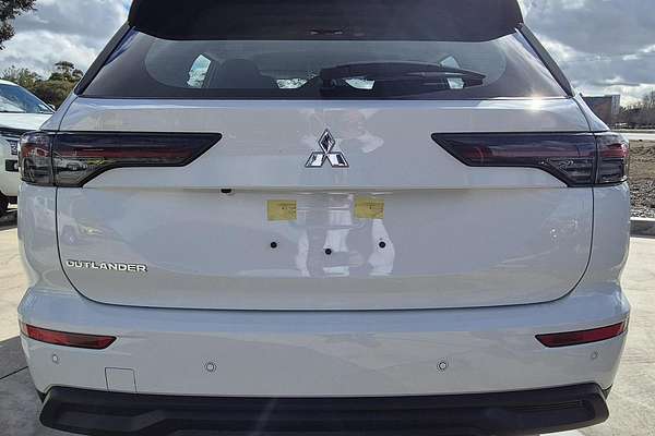 2025 Mitsubishi Outlander ES ZM