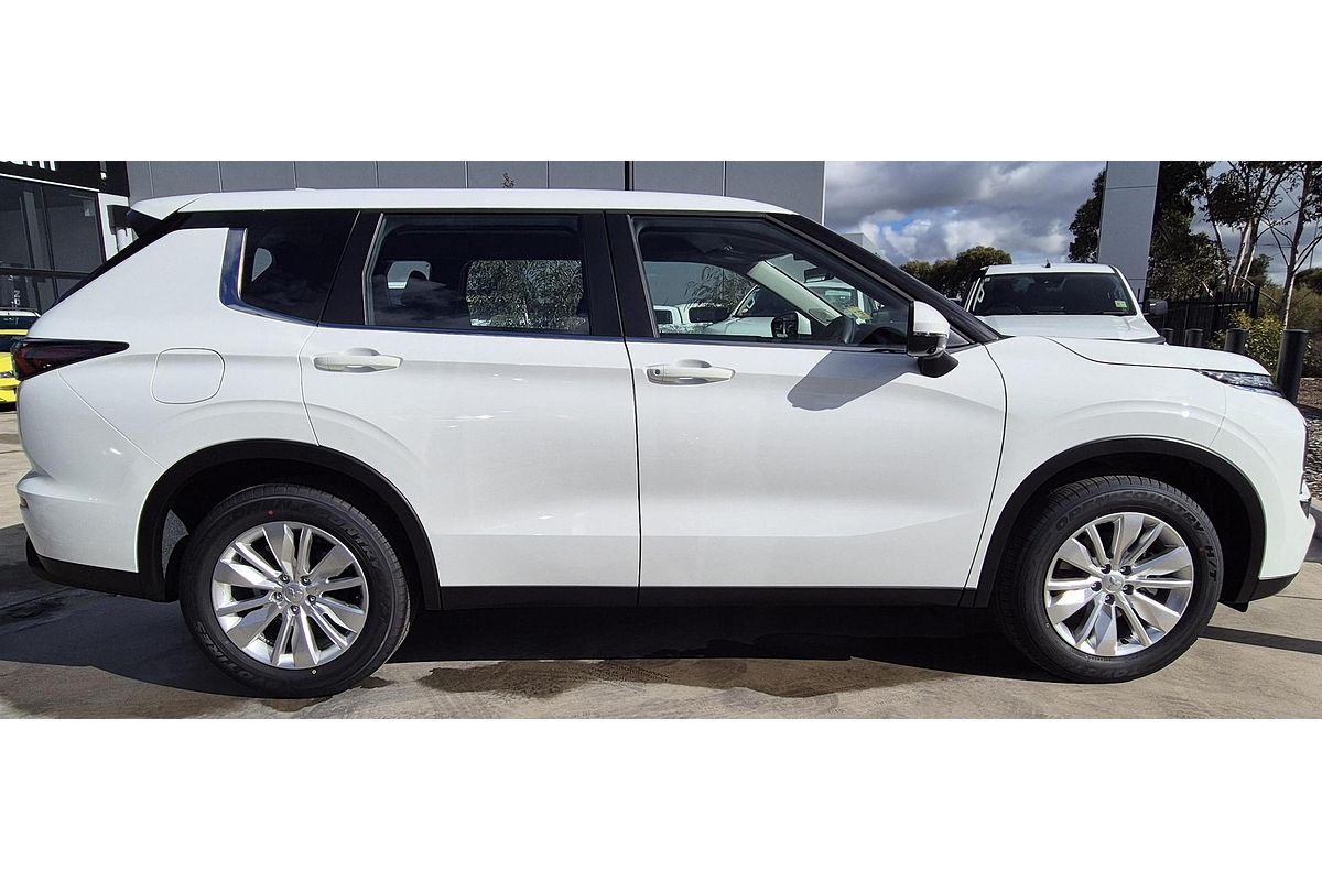 2025 Mitsubishi Outlander ES ZM