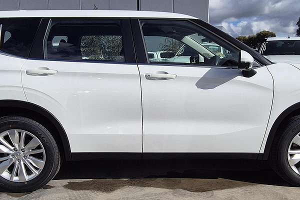 2025 Mitsubishi Outlander ES ZM