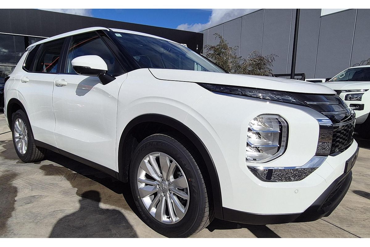 2025 Mitsubishi Outlander ES ZM